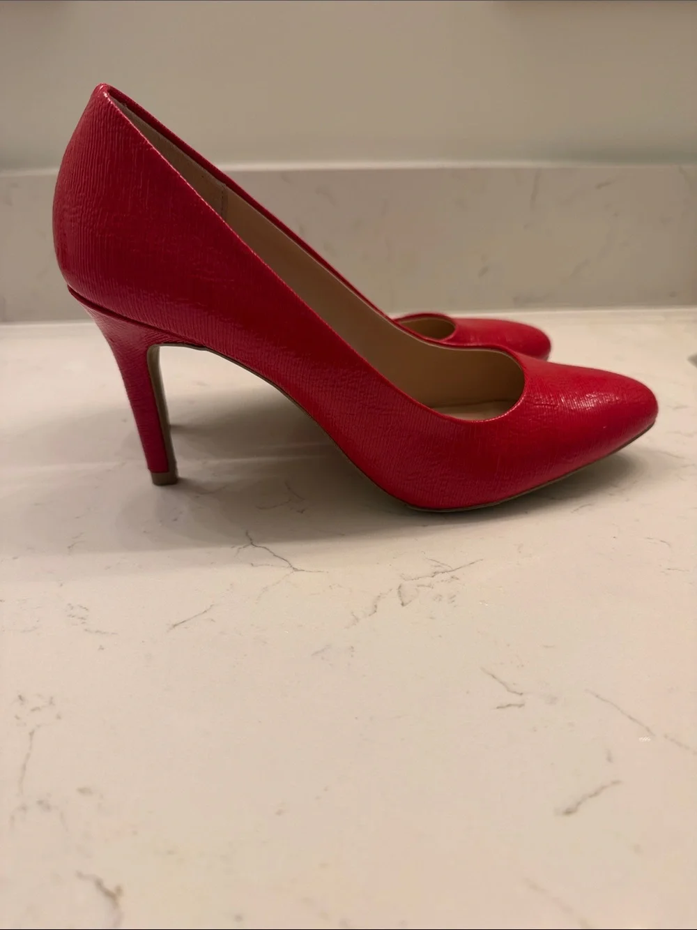Kelly & Katie Red Pointed-Toe Mid Heel Pumps